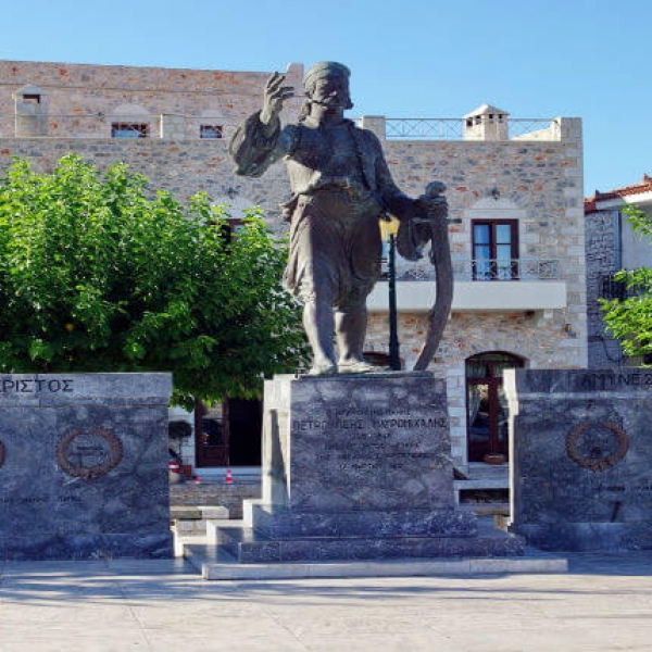 mani-mavromixalis-statue