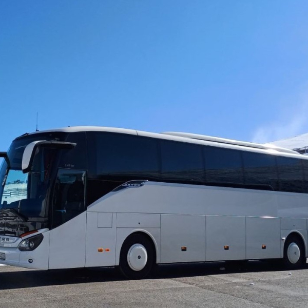 ενοικίαση λεωφορείων με οδηγό στις καλύτερες τιμές στην Αθήνα CDL TOUR