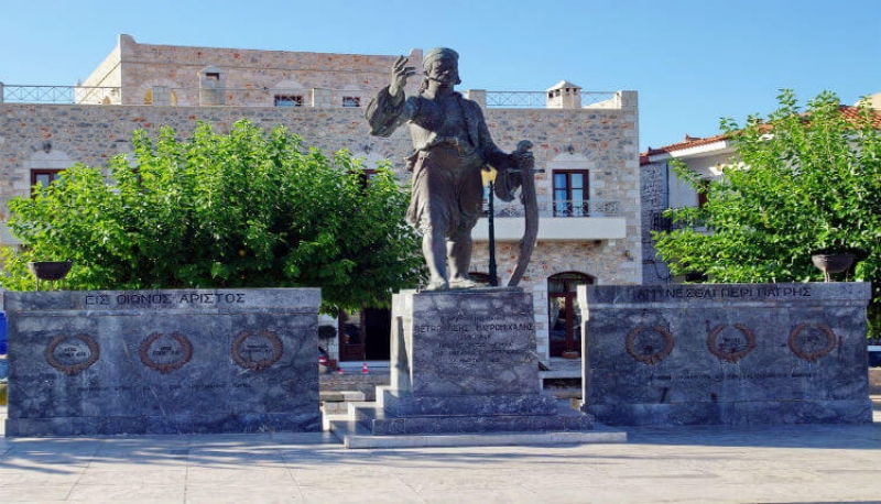 mani-mavromixalis-statue